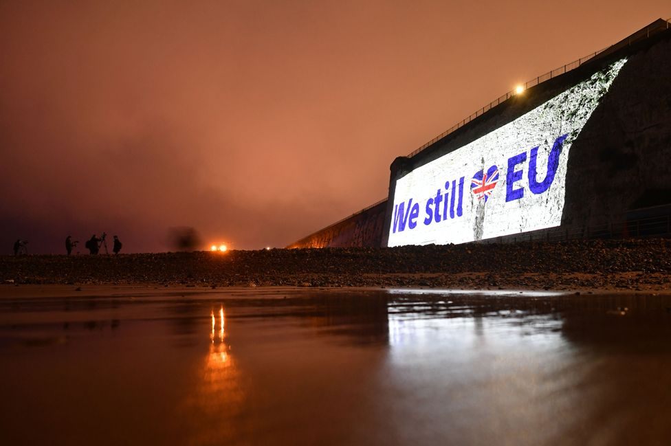 «Мы по-прежнему любим ЕС». Проекция в графстве Кент © AFP / Ben Stansall