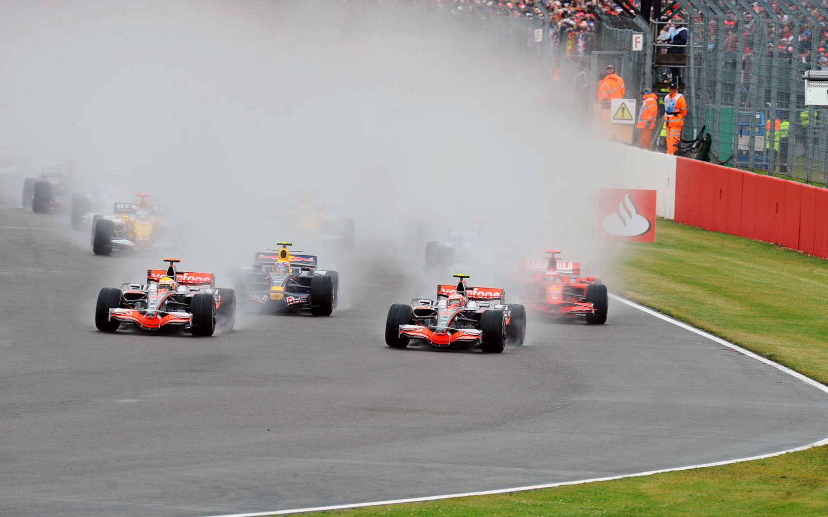 Этапы гран при. Формула 1 2007 Гран при Великобритании. Silverstone 2008 f1 Podium. Ф1 Рено 2008. Гонщики ф1 2008.