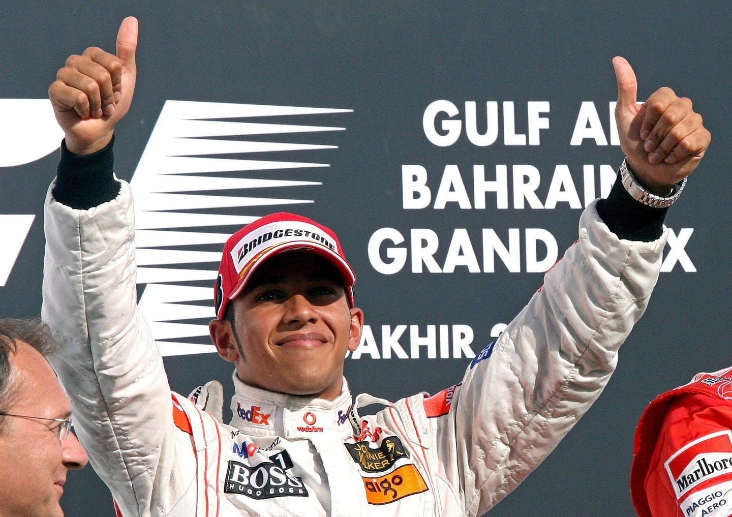 Льюис Хэмилтон на подиуме Гран При Бахрейна-2007 © PlanetF1
