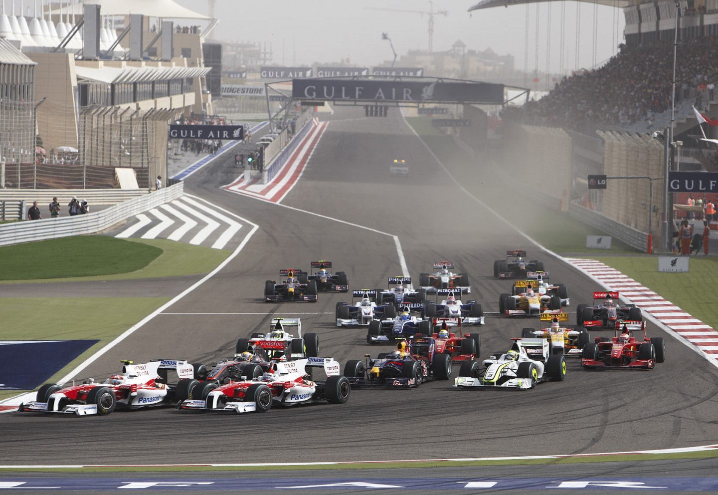Старт Гран При Бахрейна-2009 © Steve Etherington / LAT Images