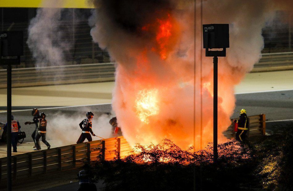 Столб пламени после аварии Ромена Грожана © motorsport-magazin.com