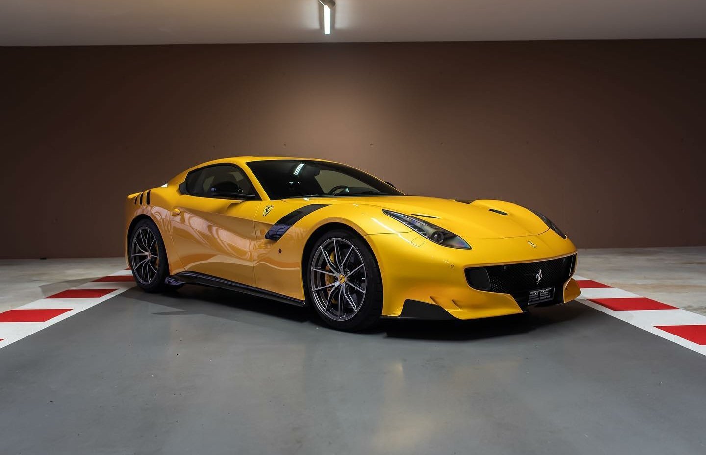 First car автомобиль Ferrari f12