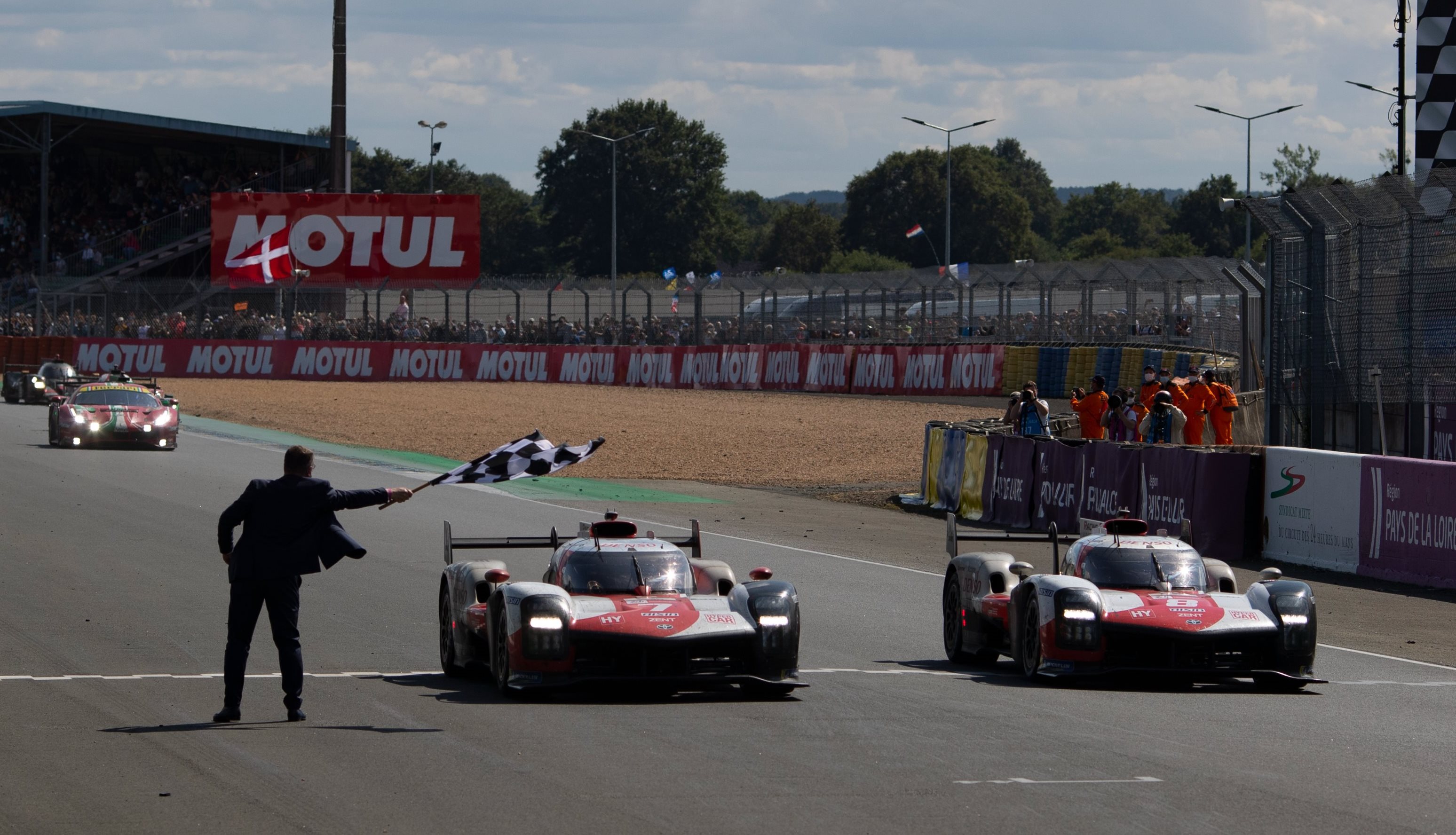 Toyota выиграла «24 часа Ле-Мана», Кубица упустил победу в LMP2 |  Autosport.com.ru