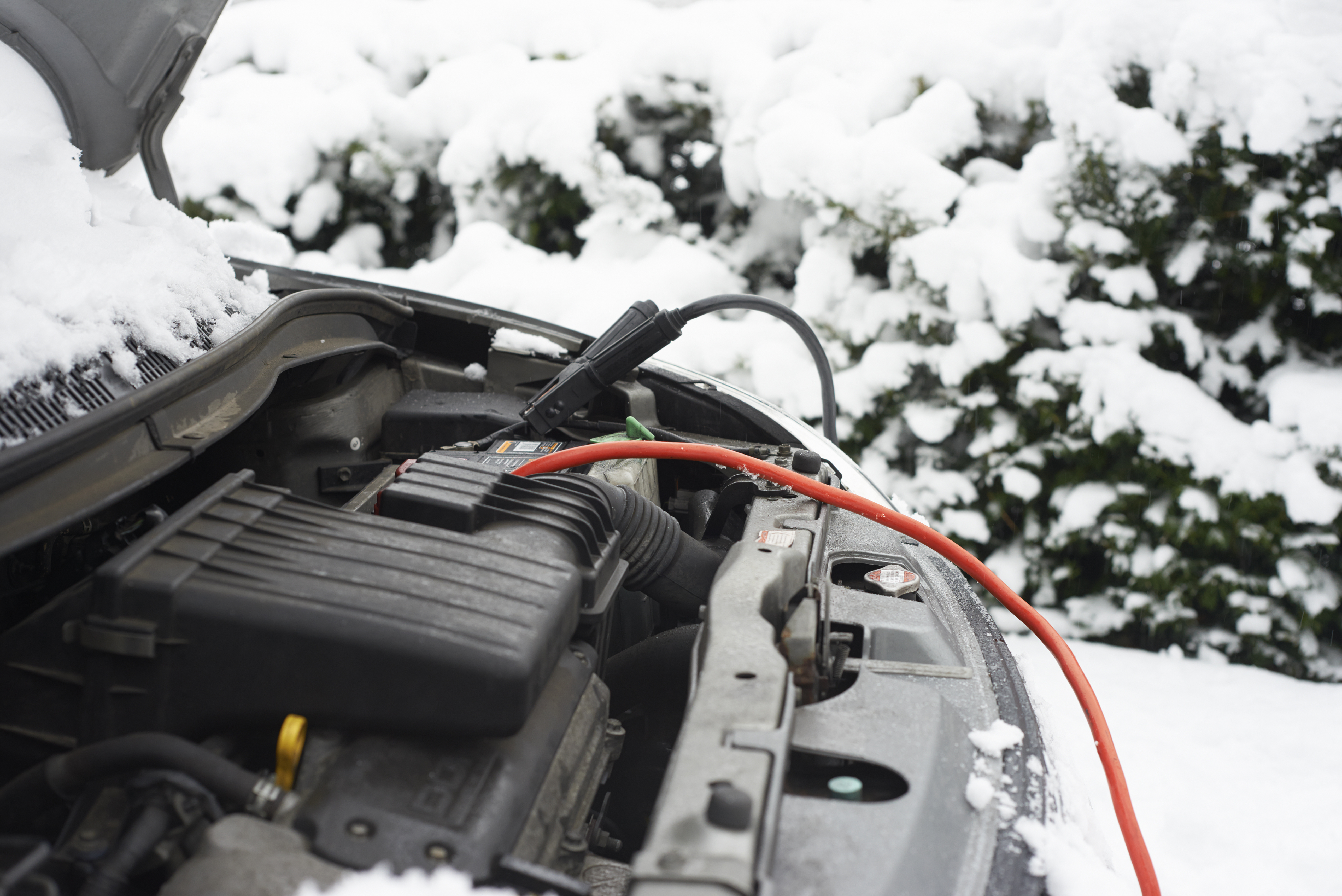 Почему автомобиль не заводится при сильном морозе и как справиться с этой проблемой