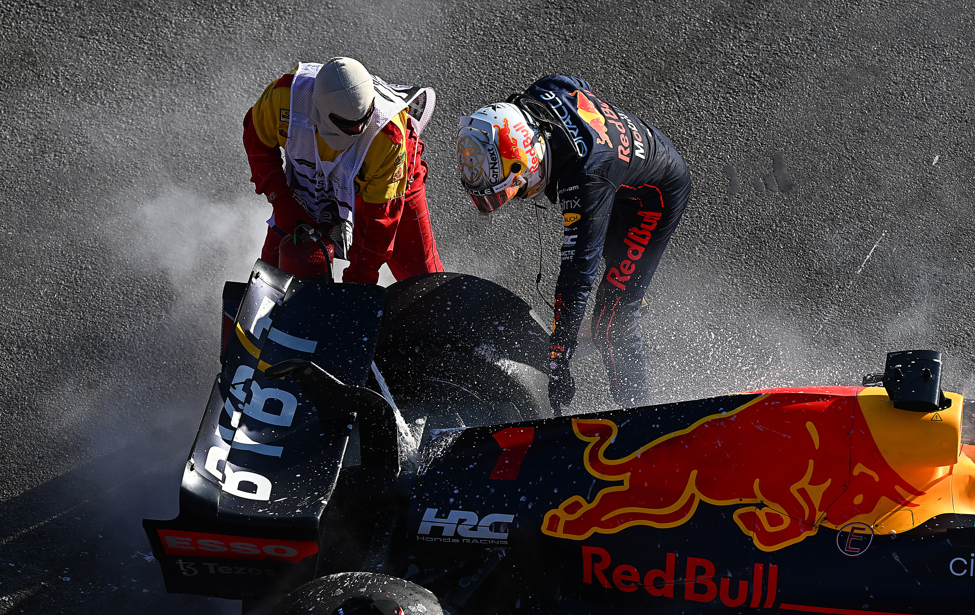 Ред булл ферстаппен. Макс Ферстаппен ред Булл. F1 Red bull Max Verstappen. Макс Ферстаппен обои. Max Verstappen 2022 car.