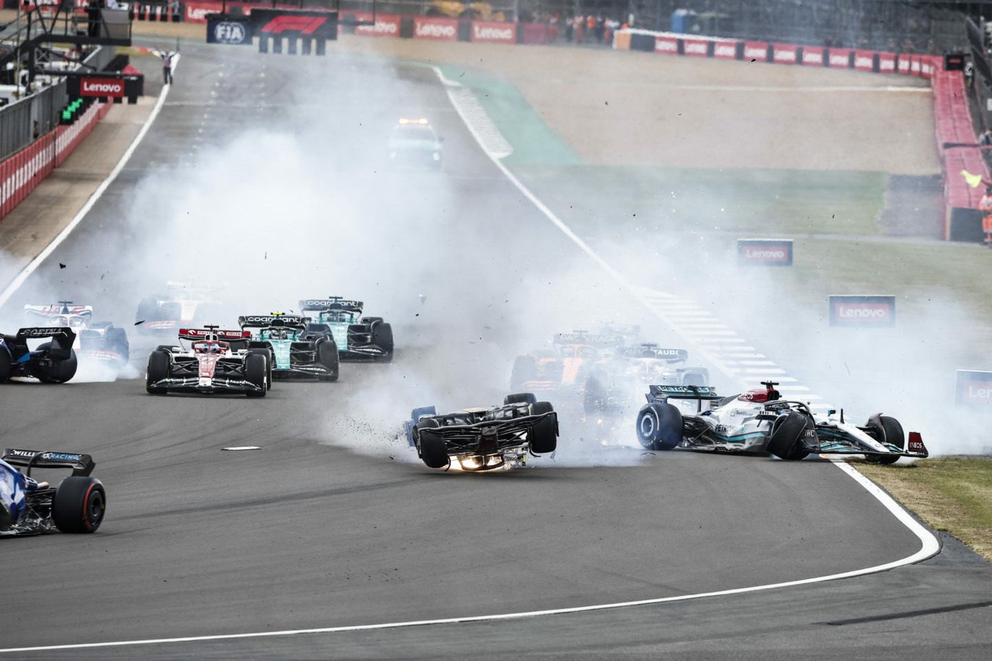 Авария Чжоу на Гран При Великобритании © Peter van Egmond / formule1.nl