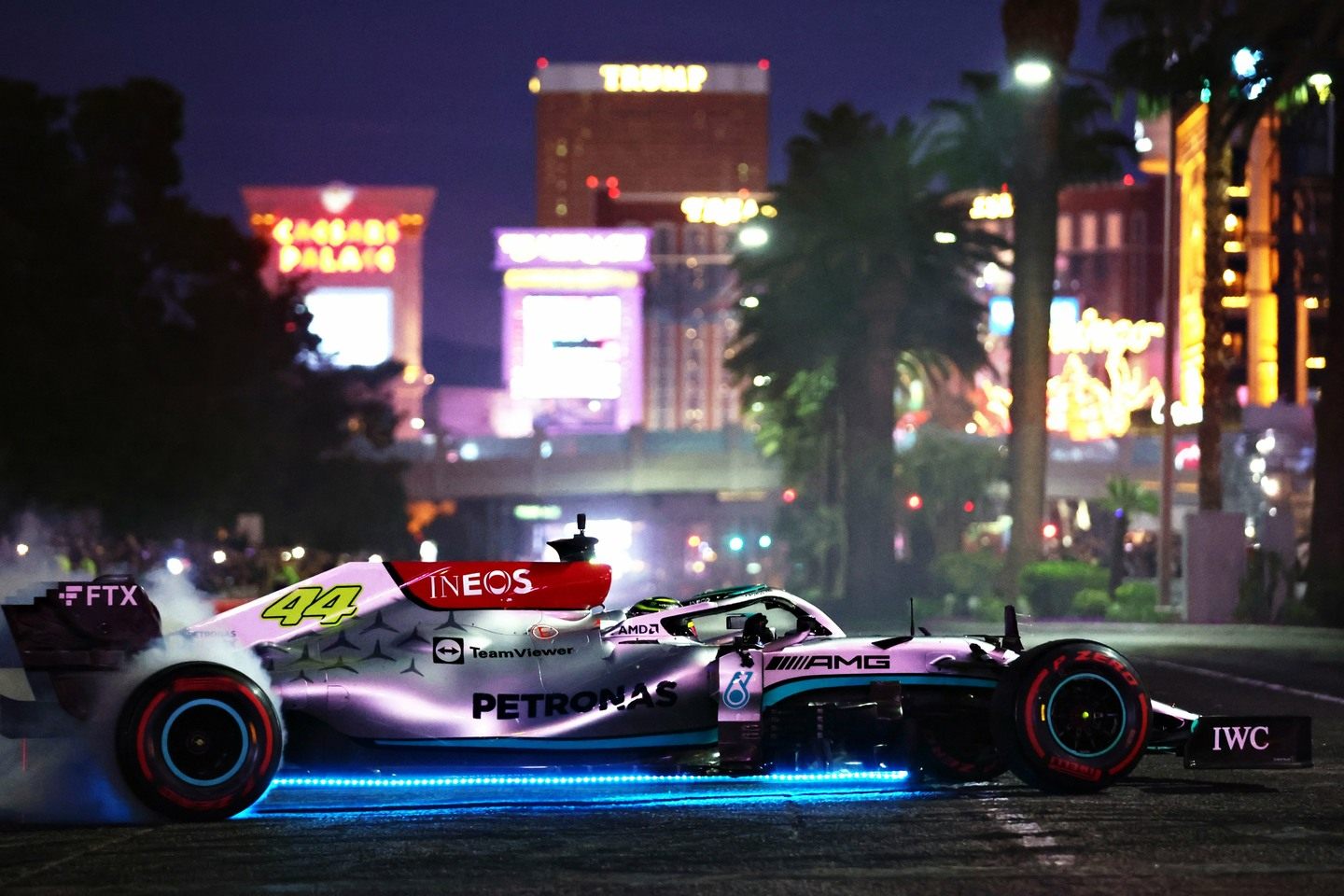 Подсветка на машине Mercedes © F1