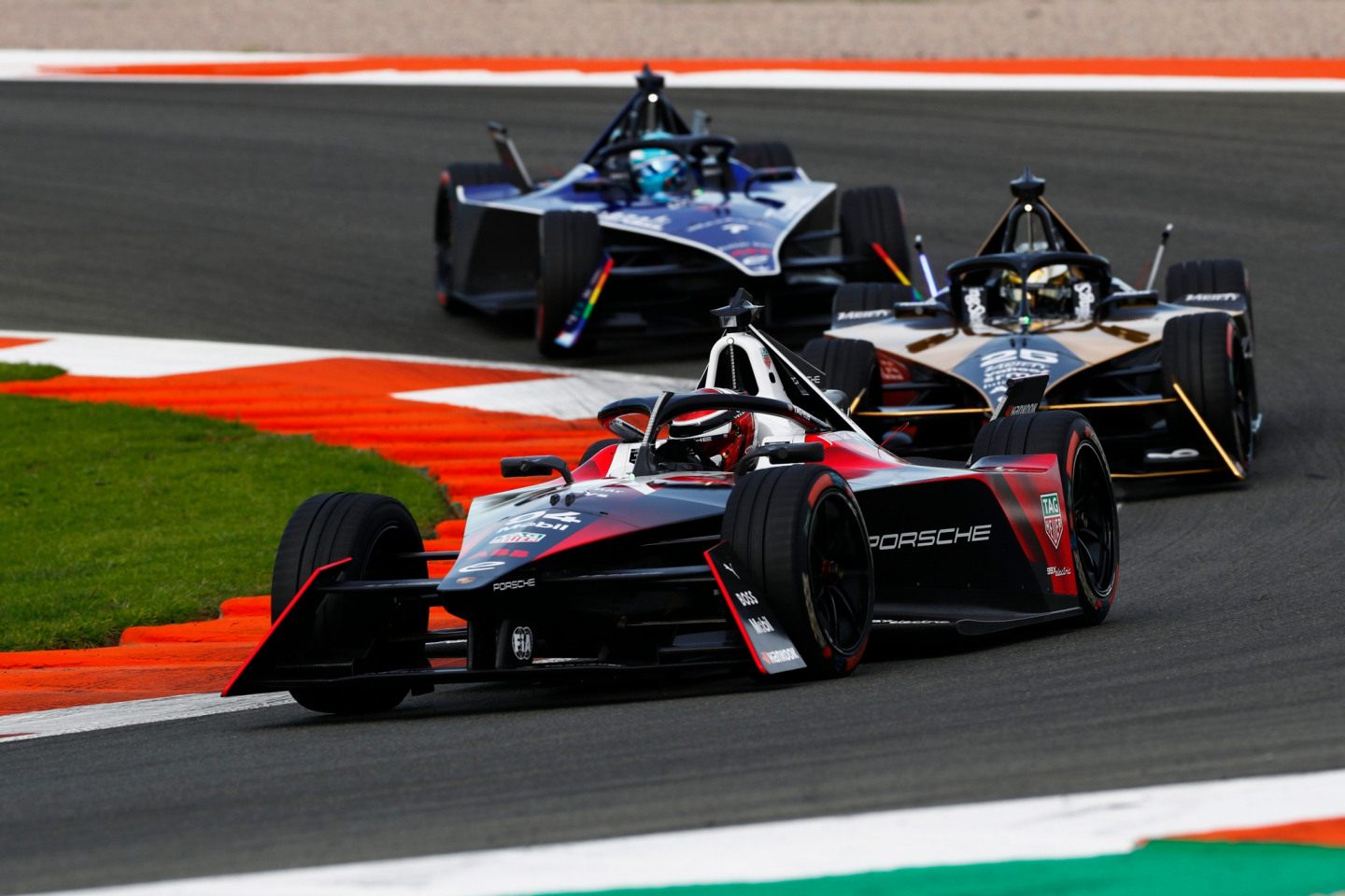 Кто окажется сильнейшим в первый сезон новой эры Формулы Е? © LAT Images/Formula E