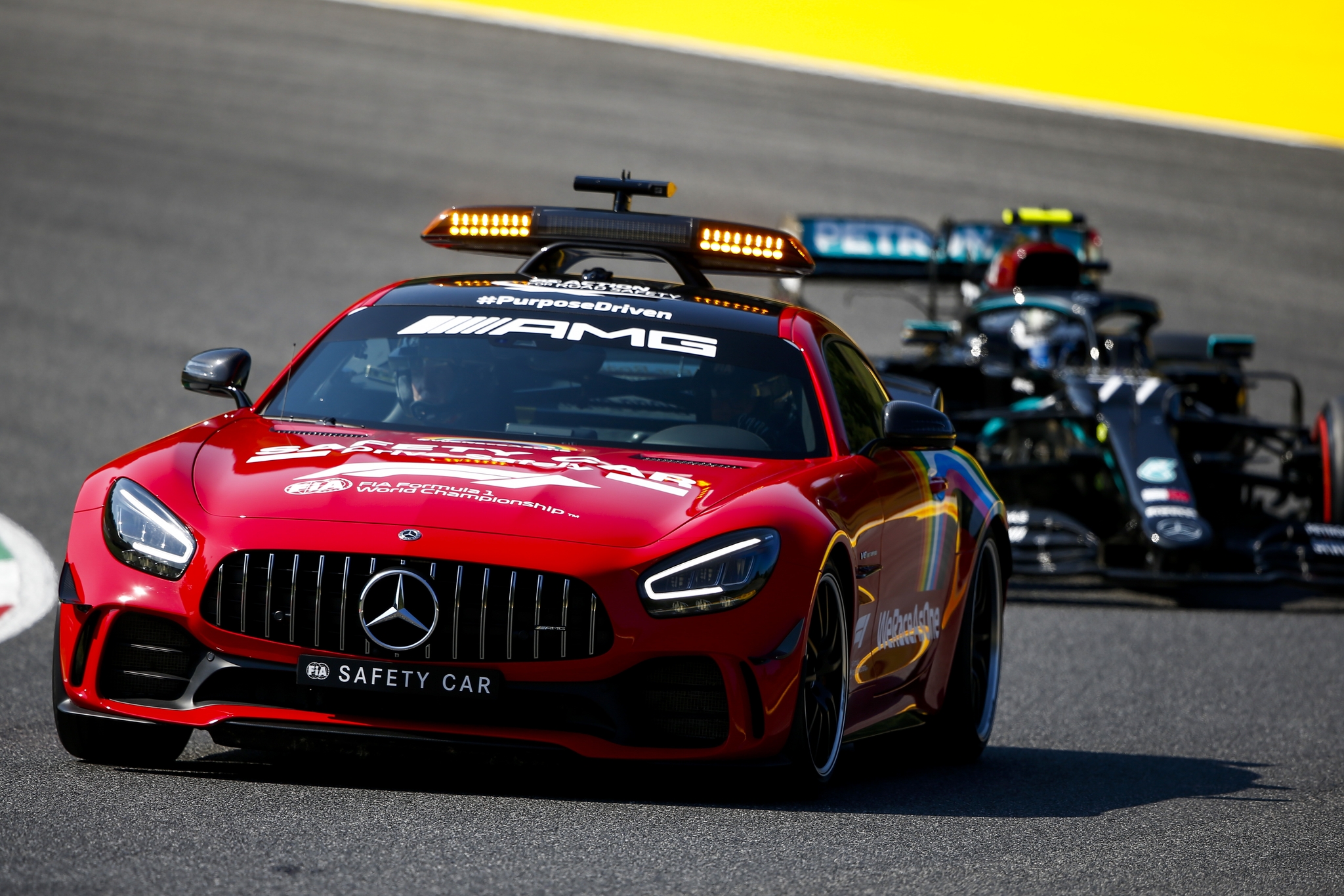 1 формула безопасности. Mercedes Safety car AMG 2021 f1. Safety car f1 2021 Mercedes. Сейфети кар формула-1.