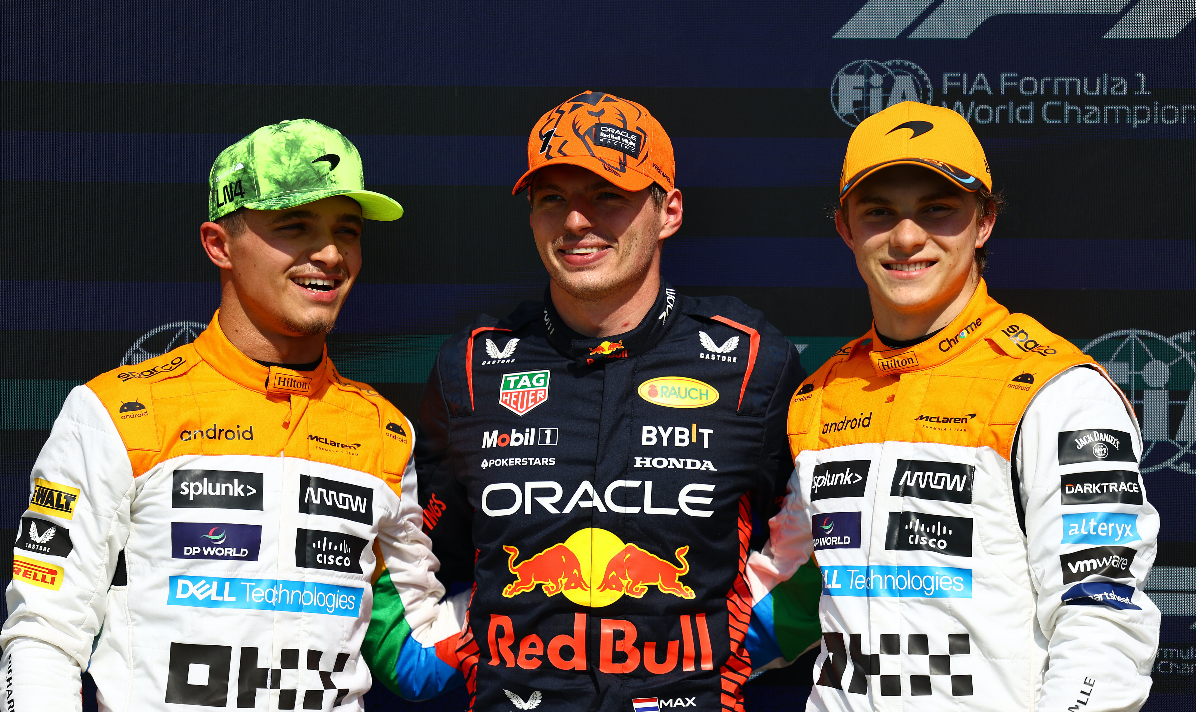 Ф1 гран при великобритании 2024 квалификация. Maks Verstappen Formula 1. Пилот формулы 1. Форма гонщиков формулы 1. Ландо Норрис британский автоспорт.