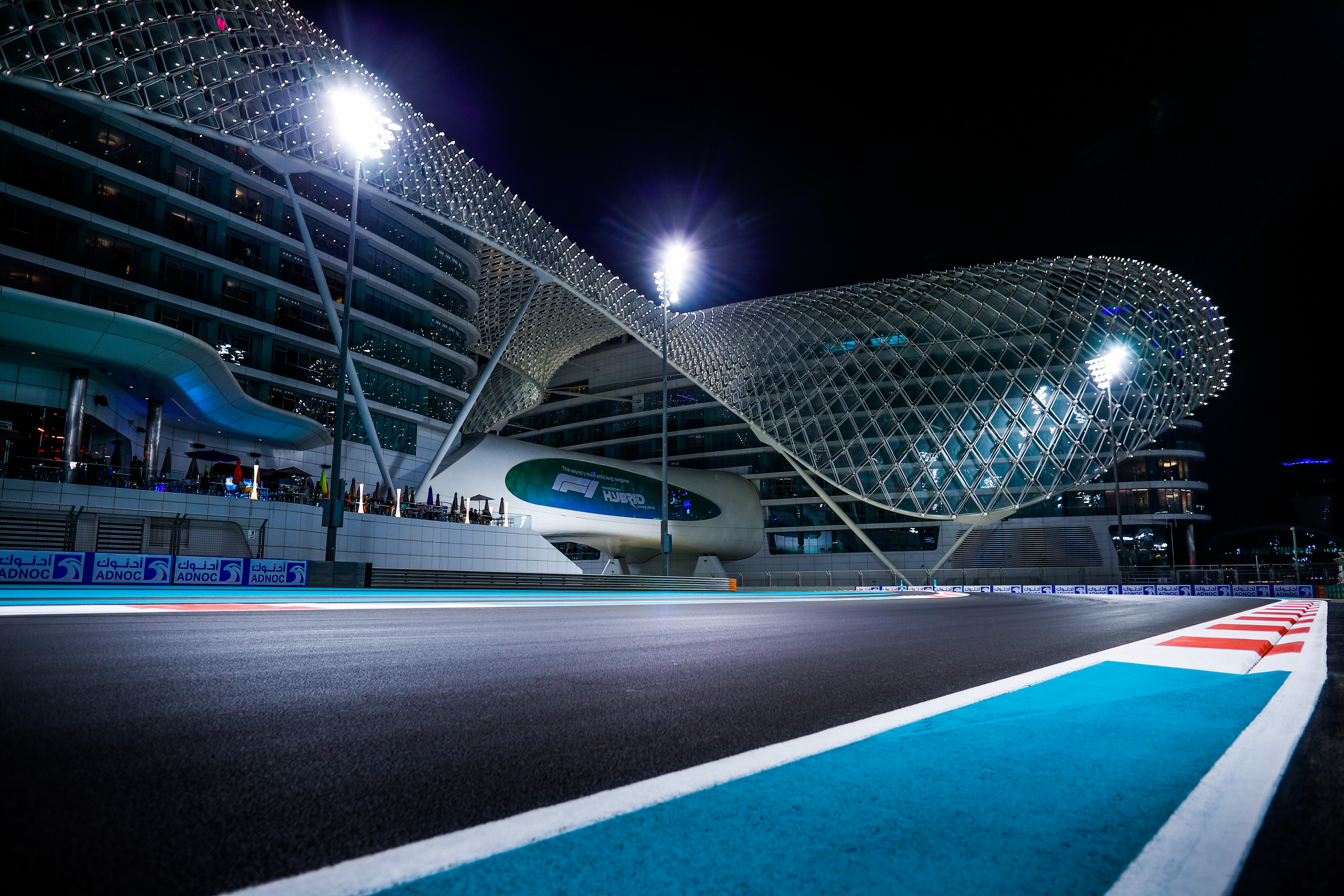 Абу даби 23. Абу Даби ГП. Город киберспорта в Абу Даби. Yas Marina circuit.