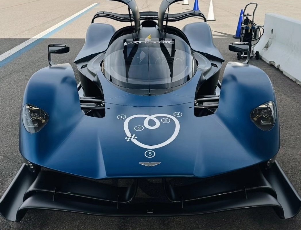 Aston Martin Valkyrie 2018 2019