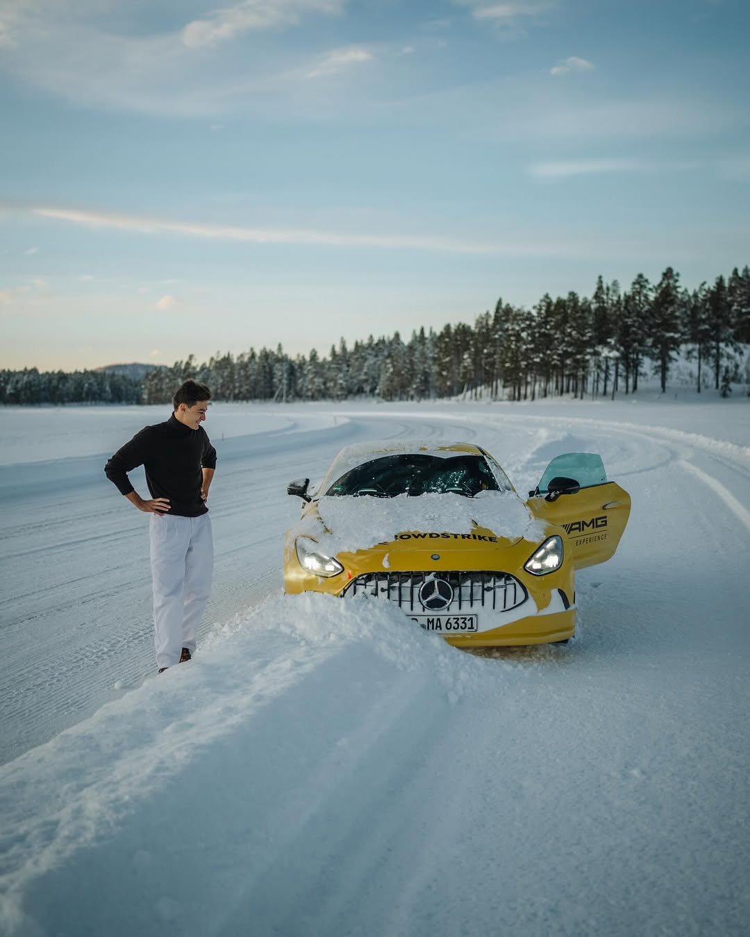 Джордж Рассел на тренинге AMG Winter Experience в Швеции © Соцсети