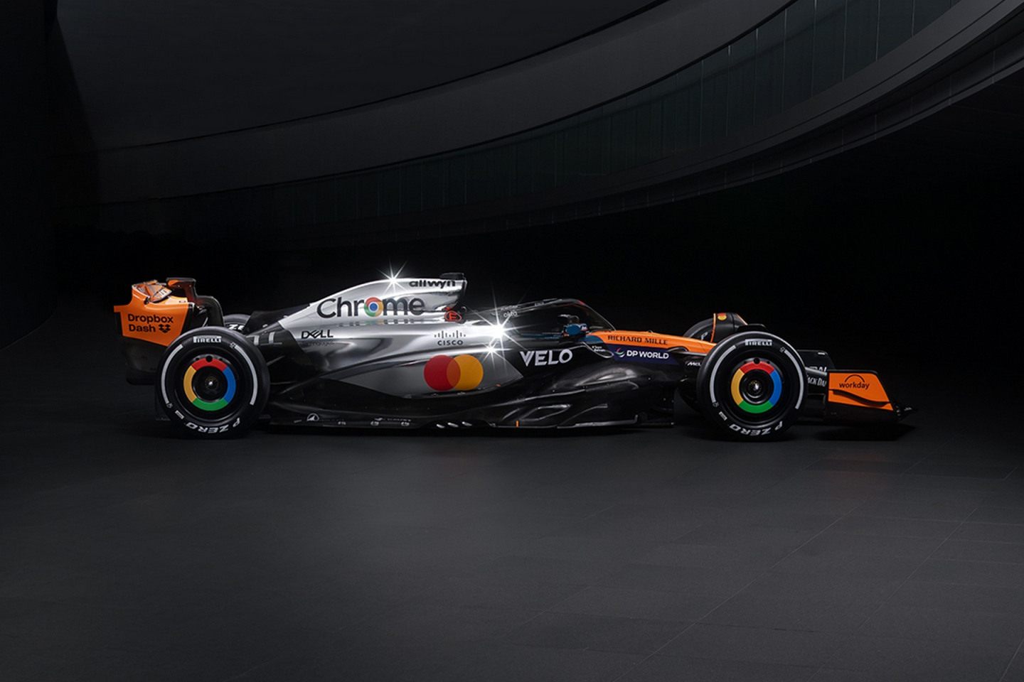 «Хромированный» болид McLaren © Соцсети