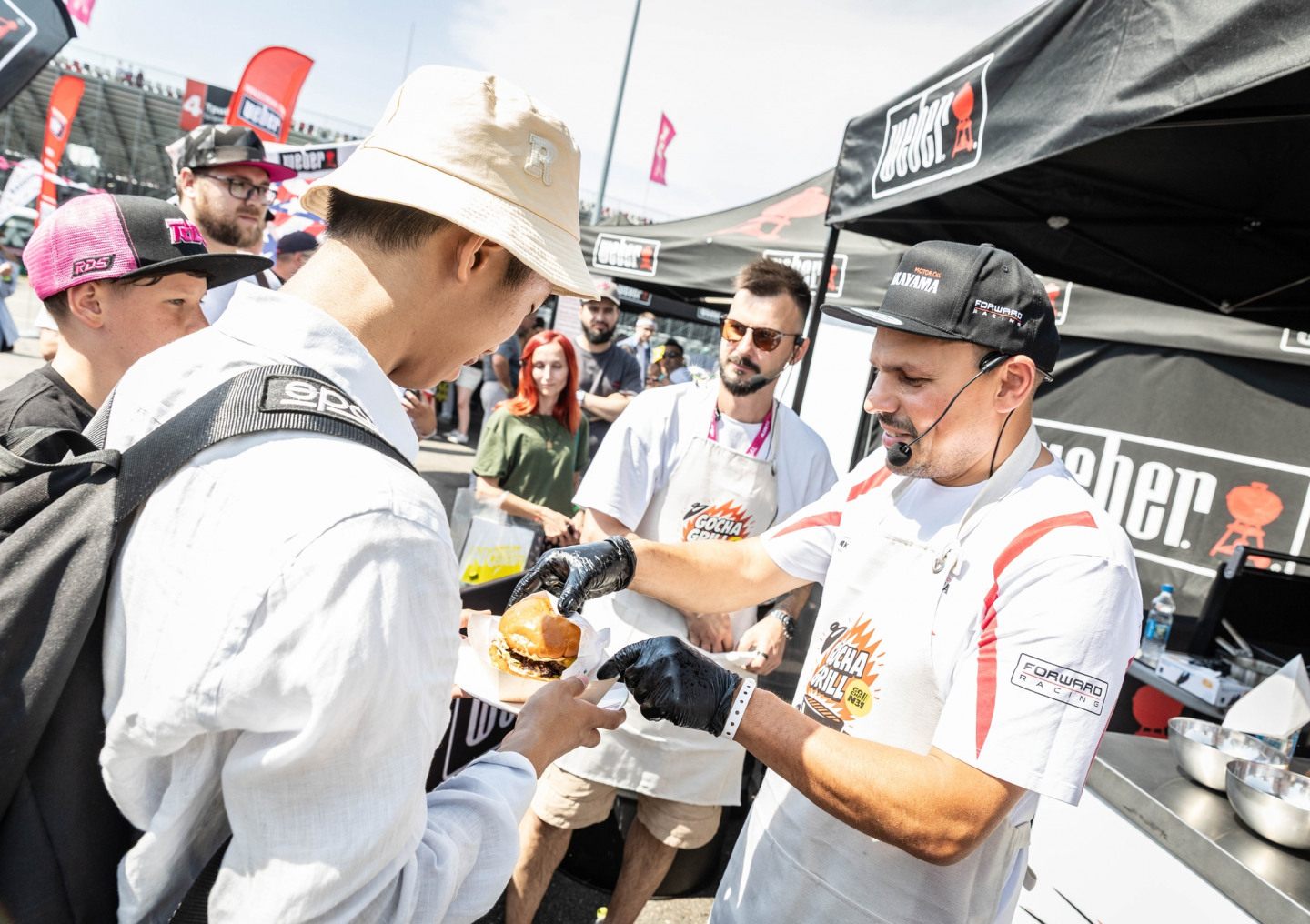 Георгий Чивчян на RDS Fest готовил бургеры © Takayama Forward Auto