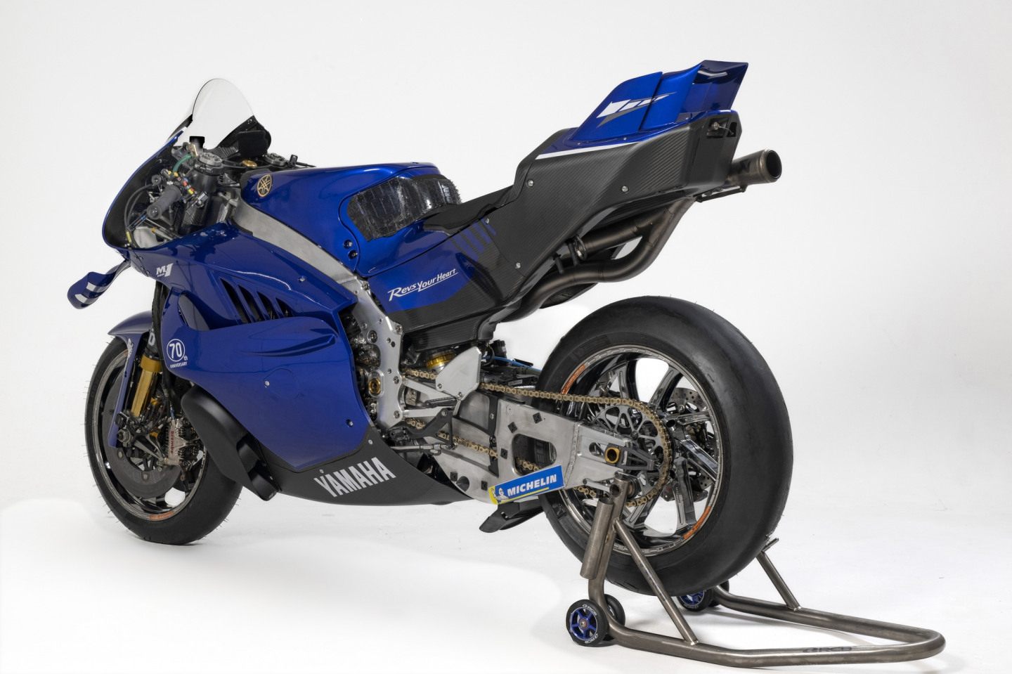 Yamaha YZR-M1 с двигателем V4 © Yamaha Motor Racing
