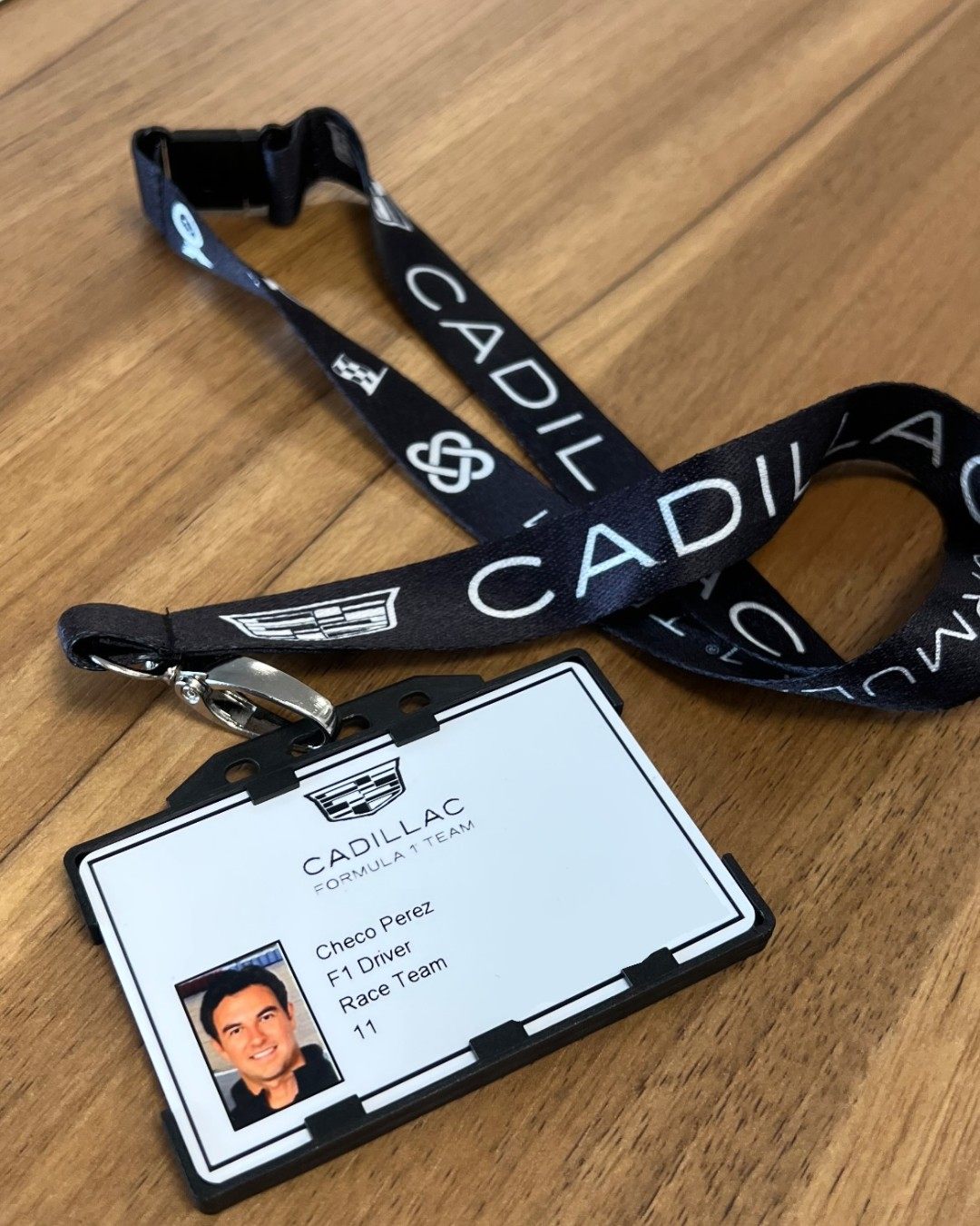 Пропуск Серхио Переса на базу Cadillac в Великобритании © Соцсети