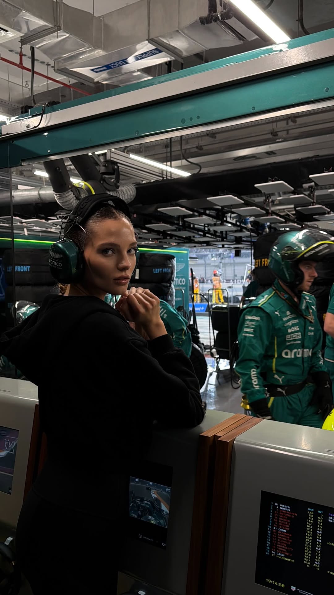 Алеся Кафельникова в гостях Aston Martin на Гран При Катара © Соцсети