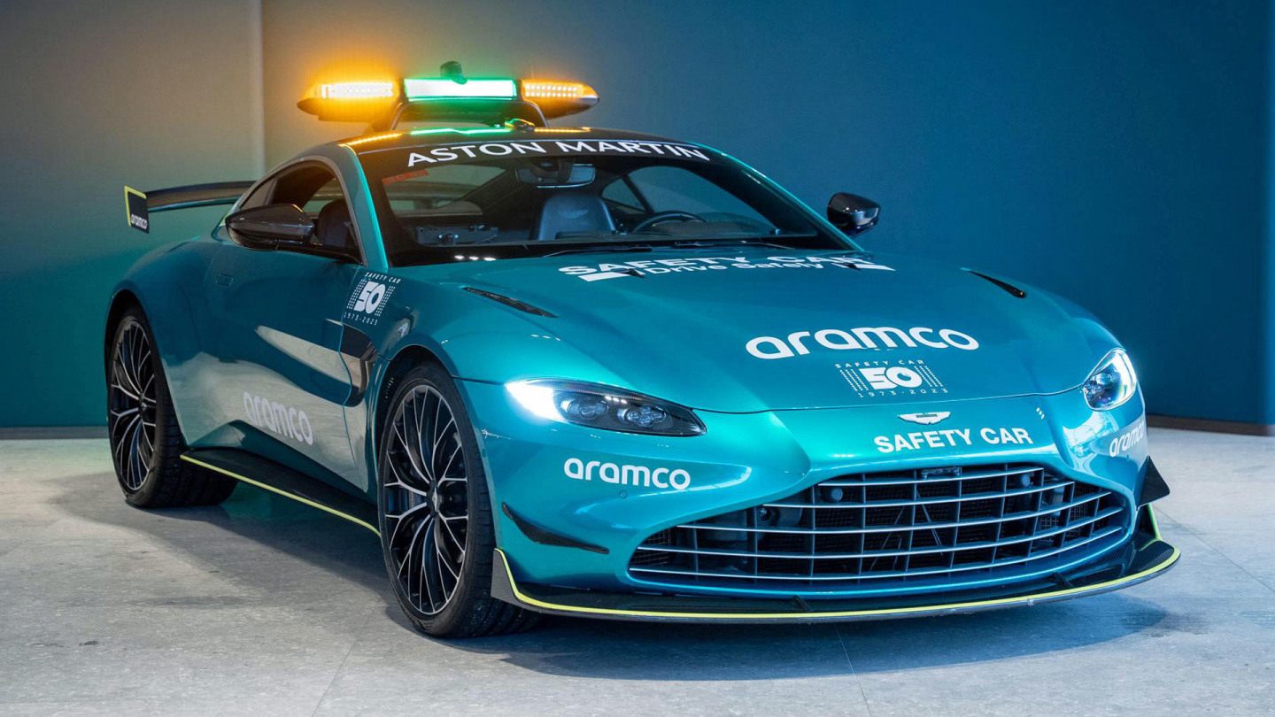 Машина безопасности Формулы 1 Aston Martin Vantage © JCT600