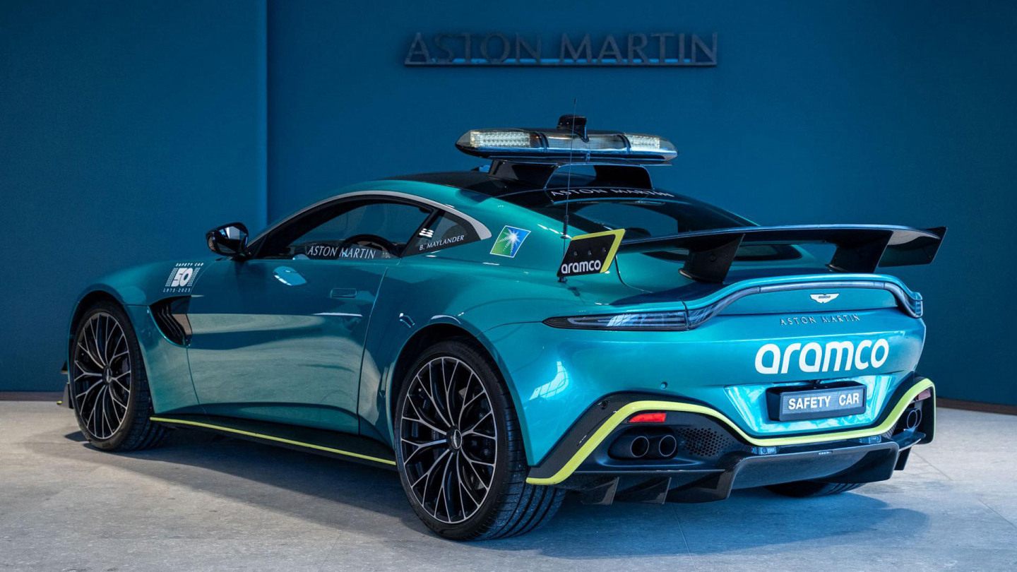 Машина безопасности Формулы 1 Aston Martin Vantage © JCT600