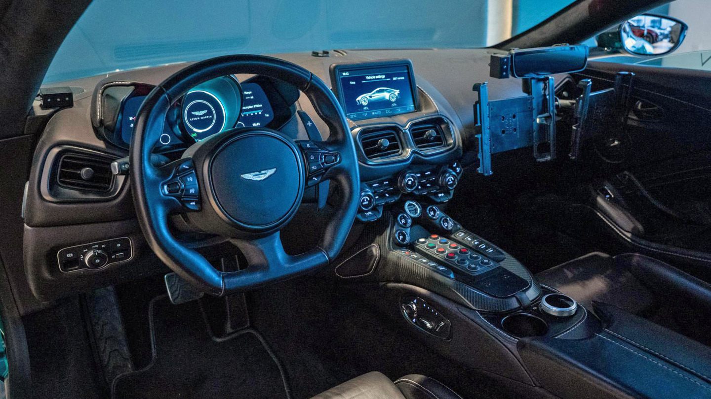 Машина безопасности Формулы 1 Aston Martin Vantage © JCT600