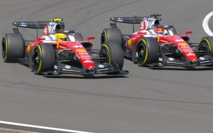 Борьба Шарля Леклера и Льюиса Хэмилтона в третьем повороте © F1