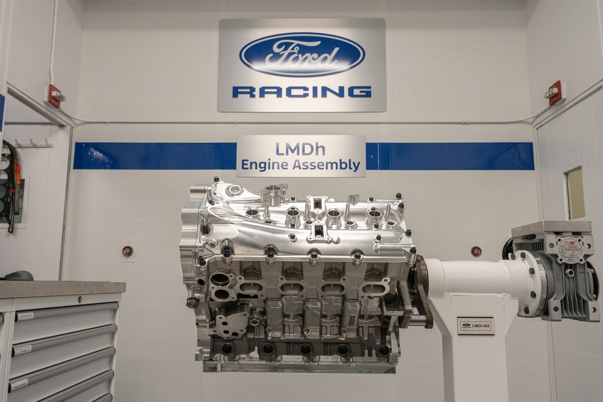 Ford: двигатель нового гиперкара проехал круг по Сарте на стенде