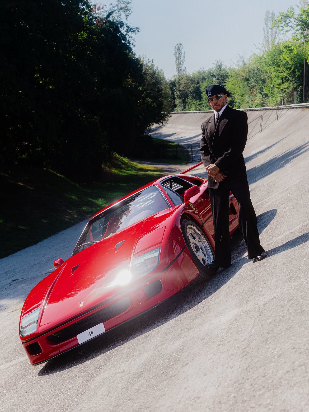 Льюис Хэмилтон и Ferrari F40 на овале в Монце © Соцсети