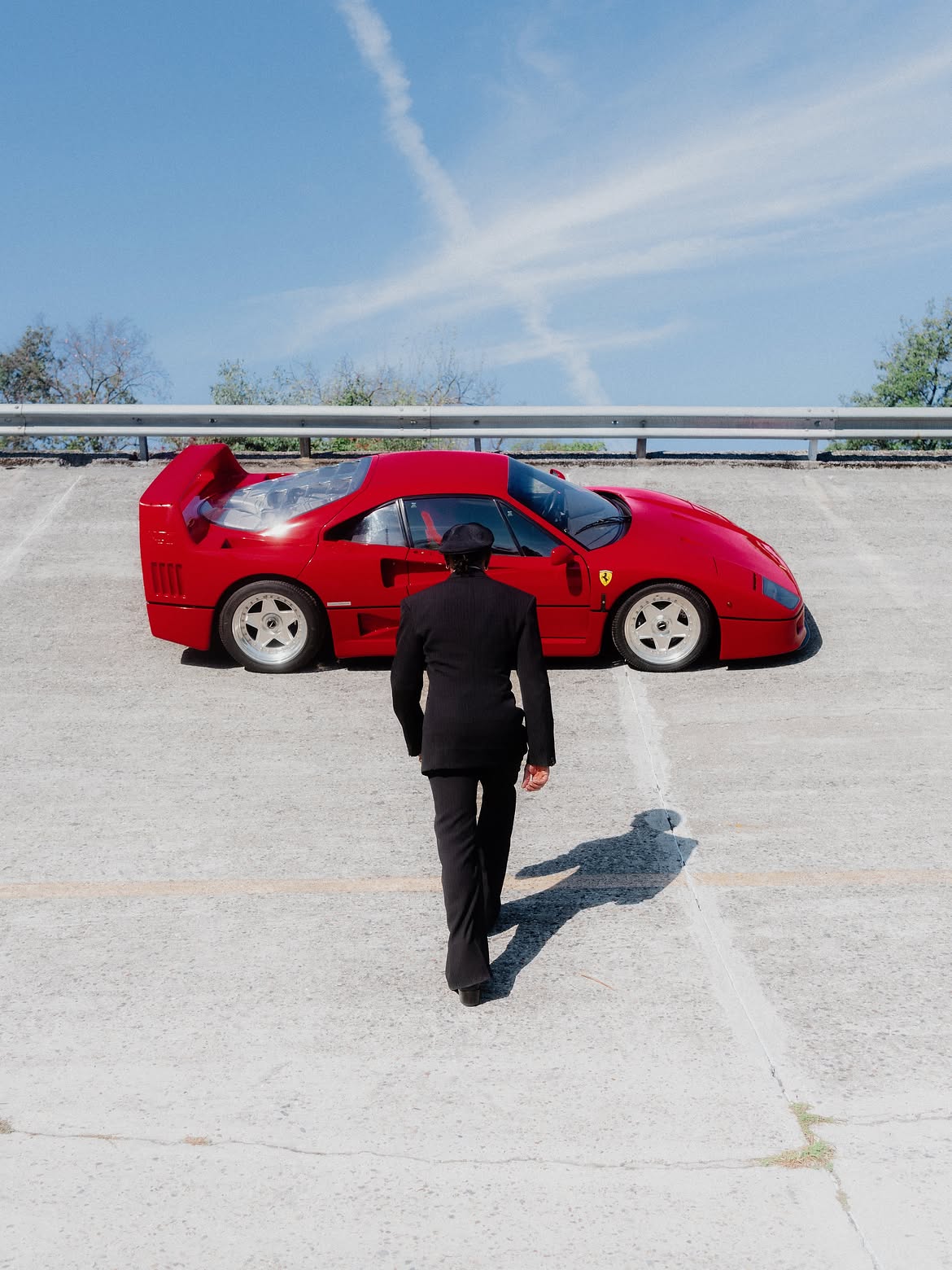 Льюис Хэмилтон и Ferrari F40 на овале в Монце © Соцсети