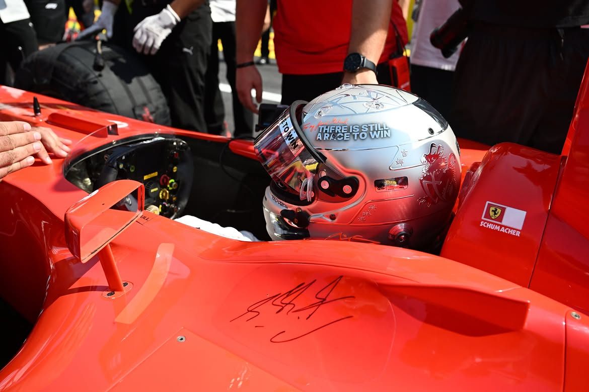 Себастьян Феттель за рулём Ferrari F2002 в Монце &copy; Соцсети