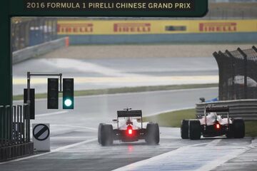 Эстебан Гутьеррес, Haas VF-16 и Себастьян Феттель, Ferrari SF16-H