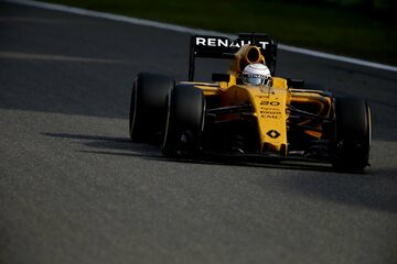 Кевин Магнуссен на Renault RE16