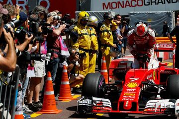 Кими Райкконен, Ferrari, в закрытом парке после квалификации