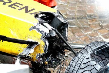 Разбитая Renault RE16 Джолиона Палмера