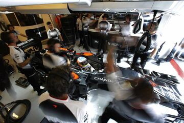 Фернандо Алонсо, McLaren MP4-31 Honda. 