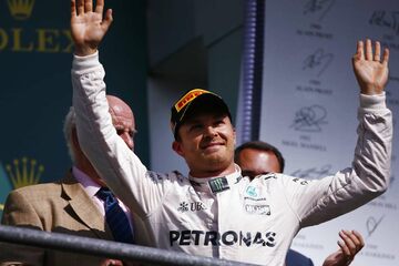 Нико Росберг, Mercedes AMG, празднует победу на подиуме