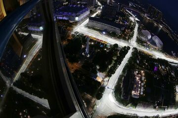 Трасса в Сингапуре ночью.