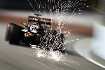 Искры из под машины Серхио Переса, Force India VJM09 Mercedes