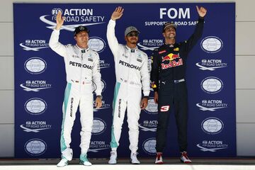 Первая тройка по итогам квалификации: Льюис Хэмилтон, Mercedes AMG, Нико Росберг, Mercedes AMG, и Даниэль Риккардо, Red Bull Racing