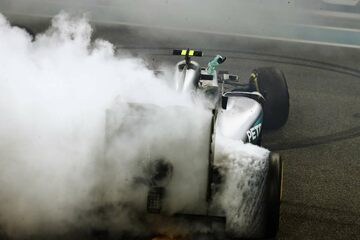 Чемпион мира-2016 Нико Росберг, Mercedes F1 W07 Hybrid, крутит 