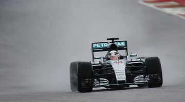 В Pirelli рассказали, почему в тестах дождевых шин не участвовала Mercedes