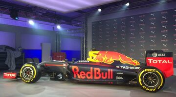 Red Bull Racing презентовала ливрею машины 2016 года