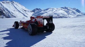 Видео: Ferrari провела шоу-заезд в заснеженных Альпах