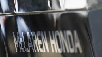 Эрик Булье: McLaren нужно добиться большего прогресса