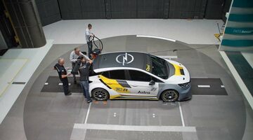 Opel работает над аэродинамикой Astra TCR