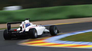 Мэтт Перри быстрейший во второй день тестов GP3 в Валенсии