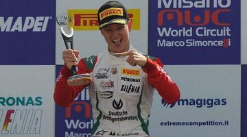 Мик Шумахер выиграл субботние гонки итальянской Формулы 4 в Мизано