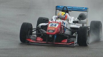 Формула 3: Бен Барникот выиграл третью гонку на Хунгароринге