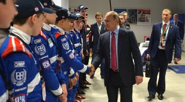 Владимир Путин пожелал удачи молодым гонщикам
