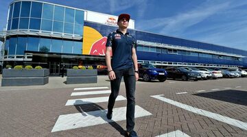 В пятницу Макс Ферстаппен будет работать на симуляторе Red Bull Racing